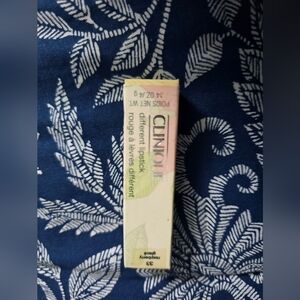 Clinique Different Lipstick *Raspberry Glacee * Brand New